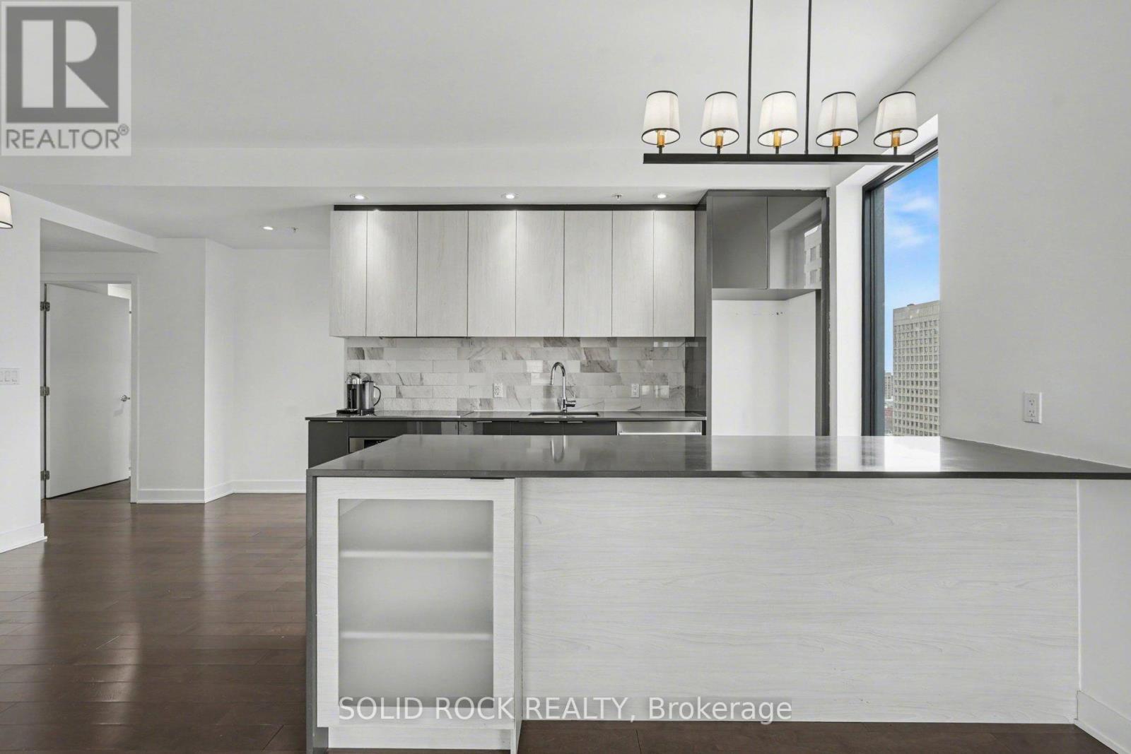 1606 - 20 Daly Avenue, Ottawa, ON - Indoor Photo Showing Kitchen