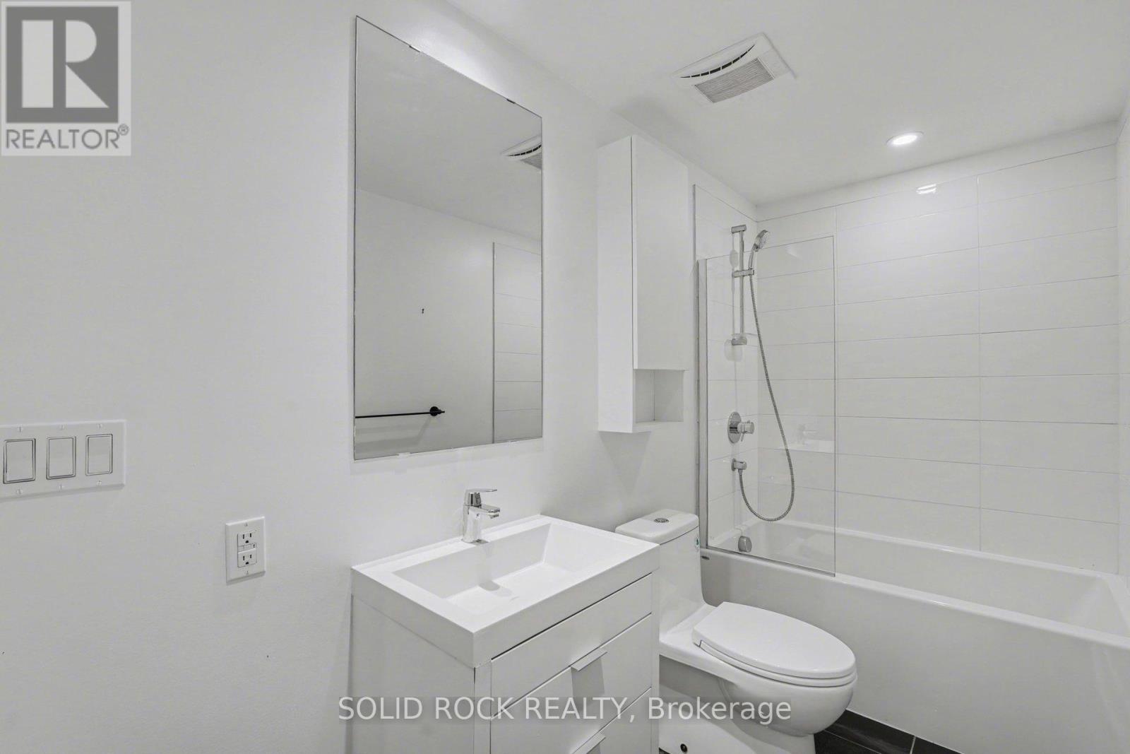 1606 - 20 Daly Avenue, Ottawa, ON - Indoor Photo Showing Bathroom