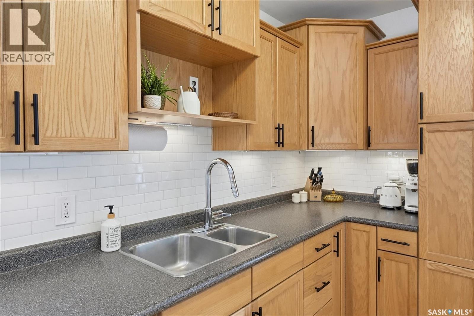1113 2Nd Street E, Saskatoon, SK - Indoor Photo Showing Kitchen With Double Sink
