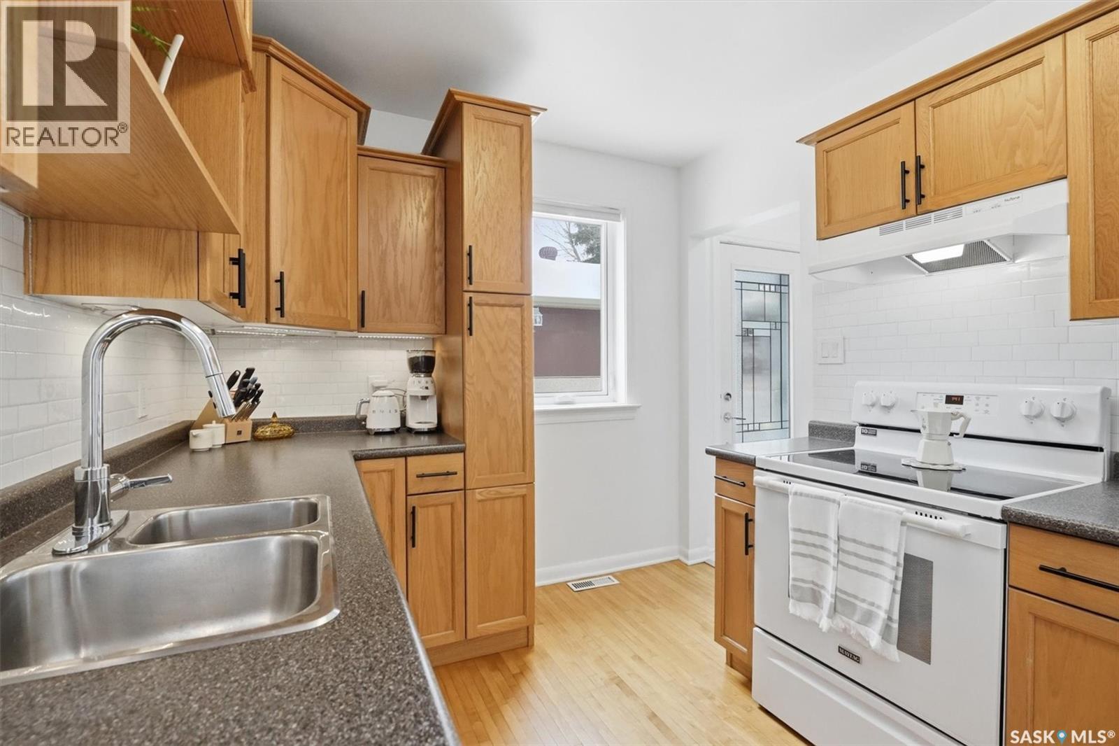 1113 2Nd Street E, Saskatoon, SK - Indoor Photo Showing Kitchen With Double Sink