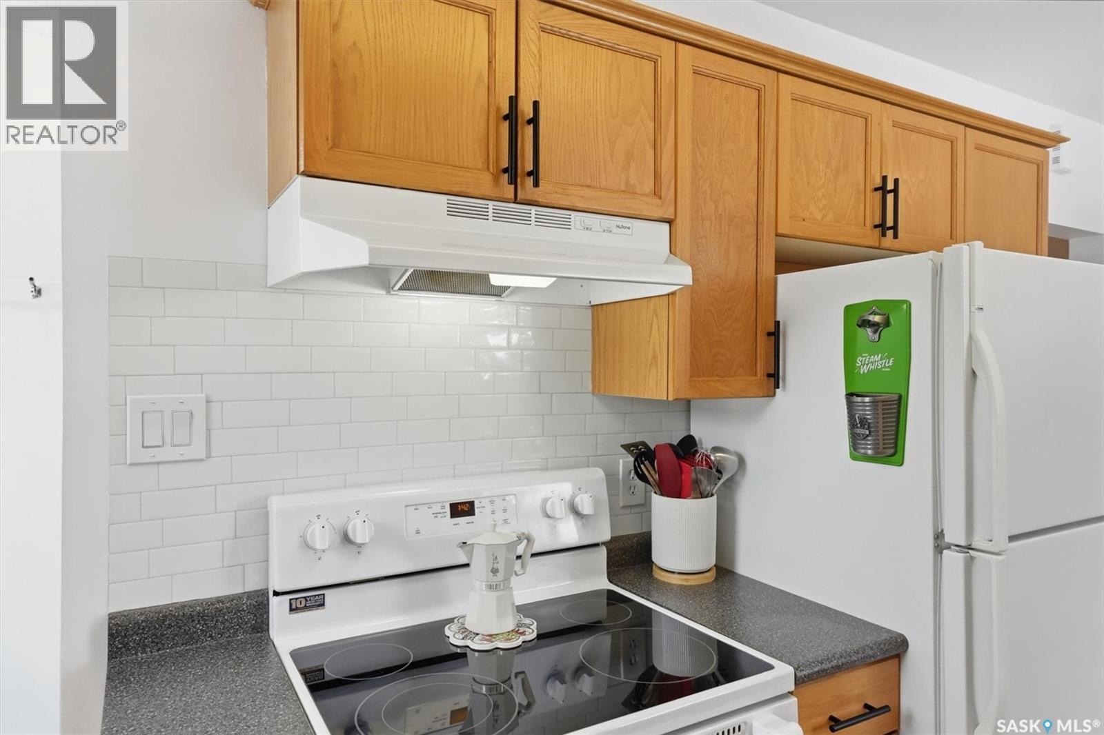 1113 2Nd Street E, Saskatoon, SK - Indoor Photo Showing Kitchen
