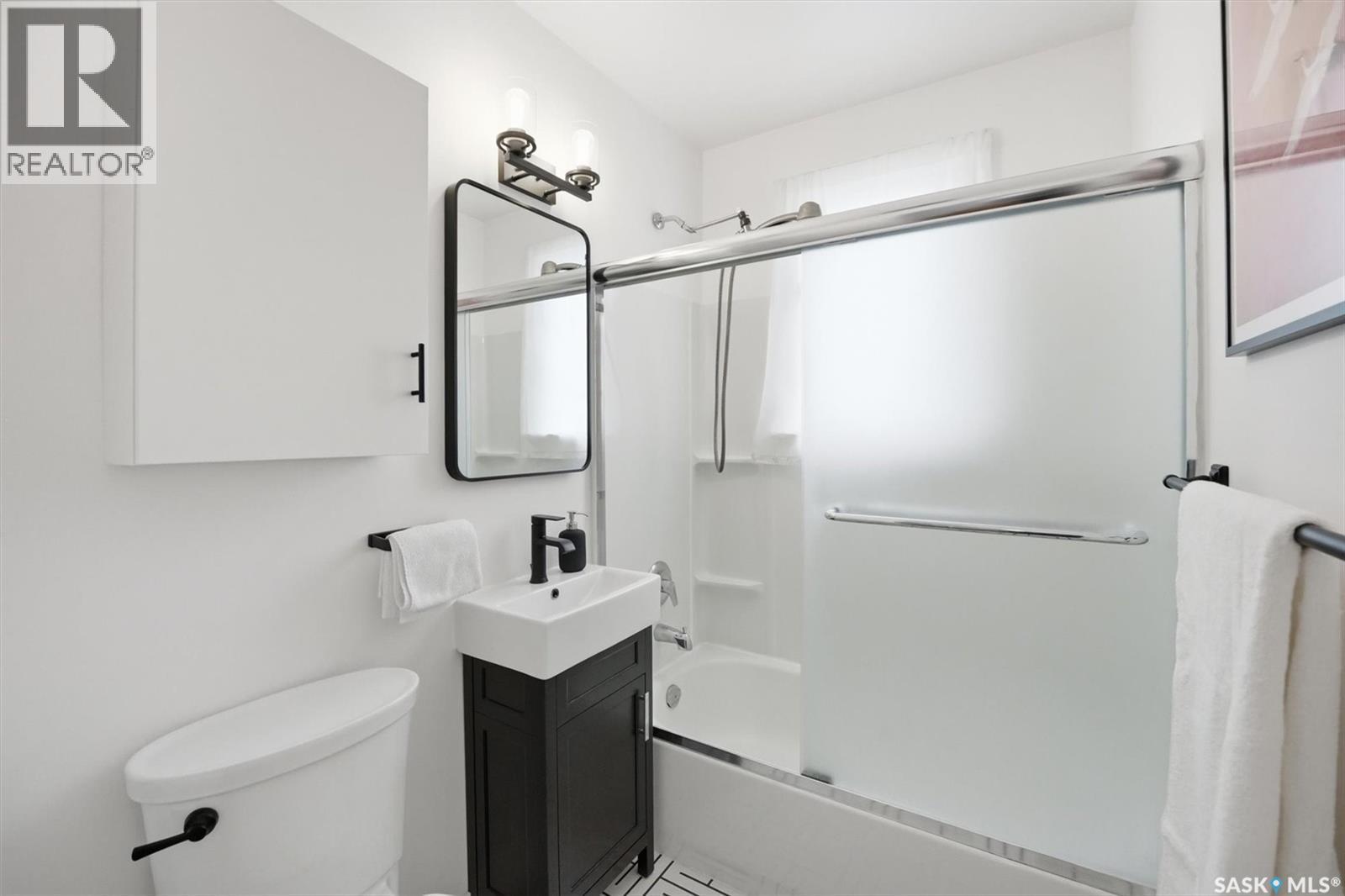 1113 2Nd Street E, Saskatoon, SK - Indoor Photo Showing Bathroom