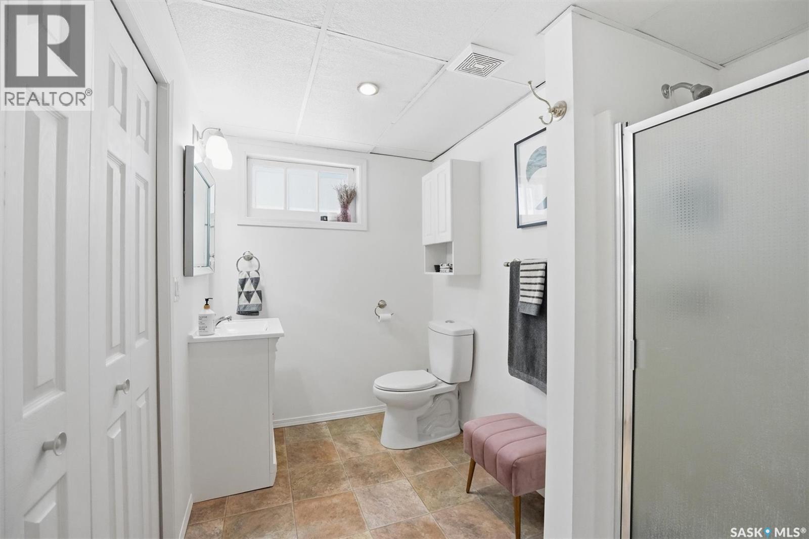 1113 2Nd Street E, Saskatoon, SK - Indoor Photo Showing Bathroom