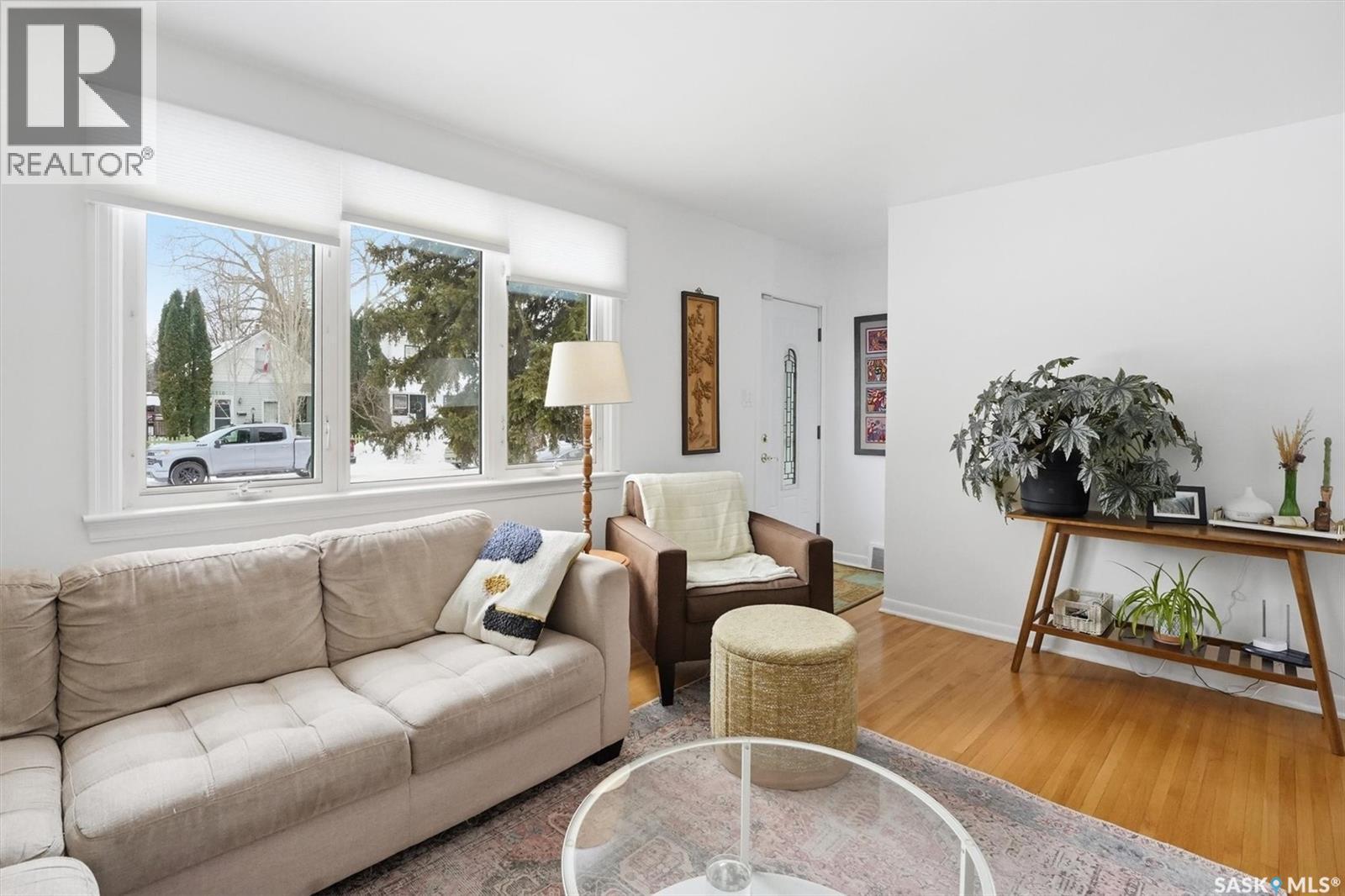 1113 2Nd Street E, Saskatoon, SK - Indoor Photo Showing Living Room