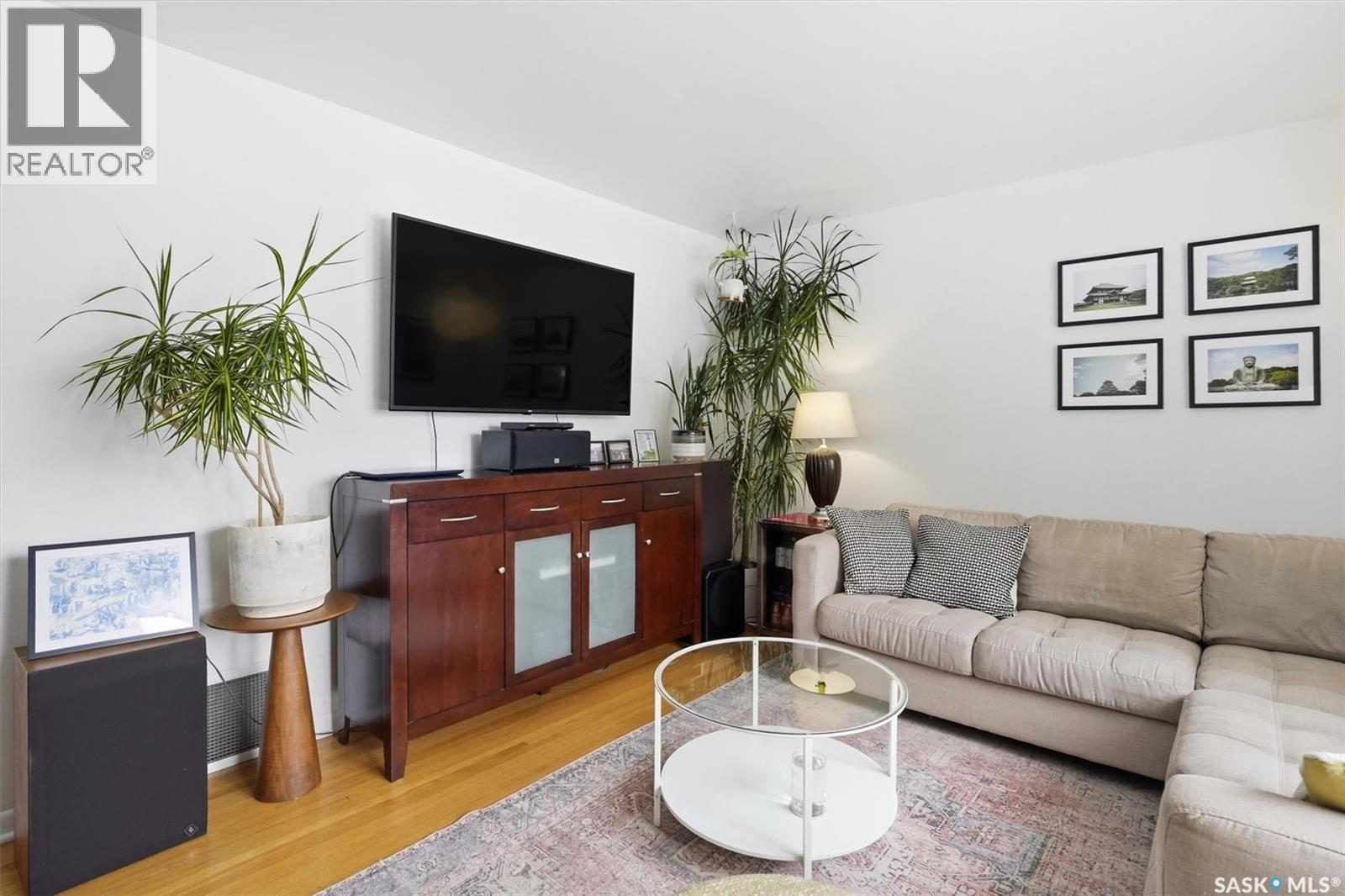 1113 2Nd Street E, Saskatoon, SK - Indoor Photo Showing Living Room