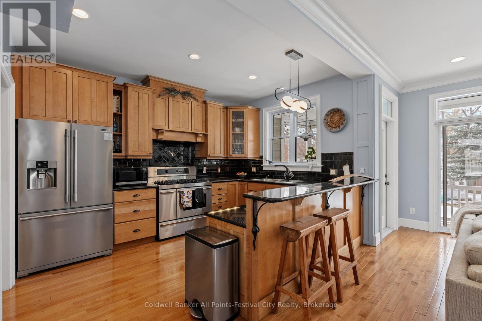 56 Wellington Street S, Goderich (Goderich (Town)), ON - Indoor Photo Showing Kitchen
