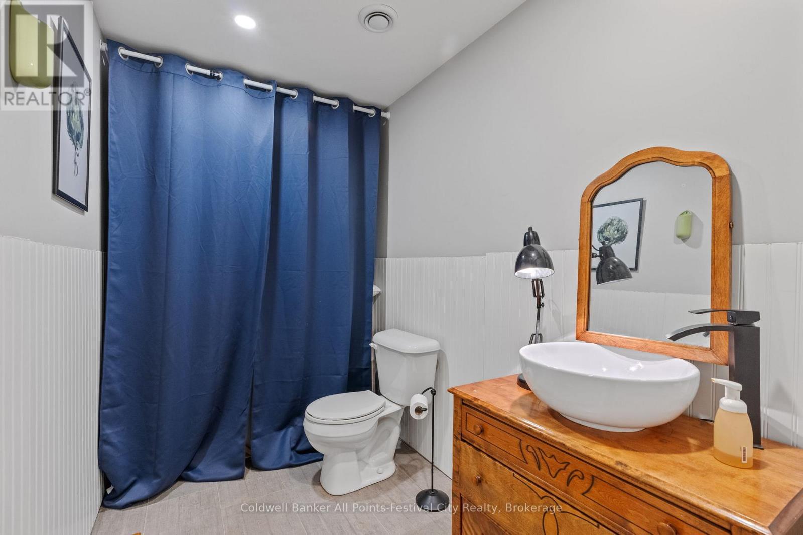 56 Wellington Street S, Goderich (Goderich (Town)), ON - Indoor Photo Showing Bathroom