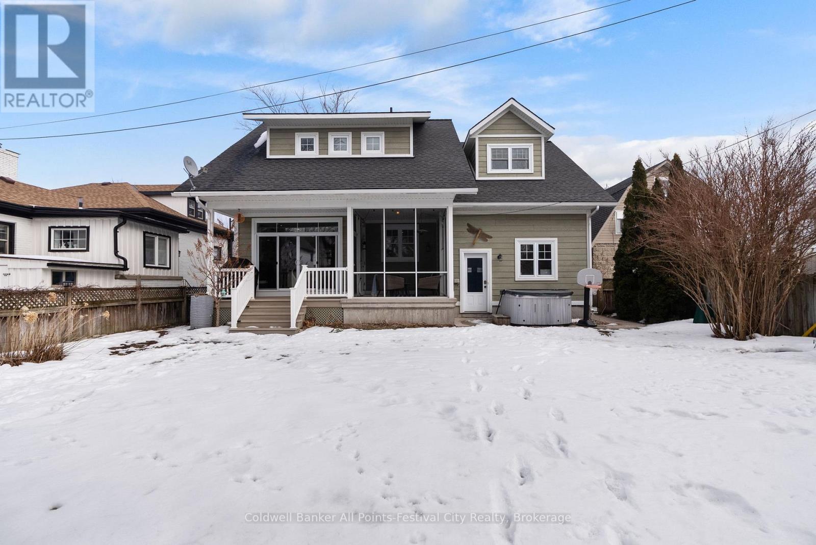 56 Wellington Street S, Goderich (Goderich (Town)), ON - Outdoor With Facade