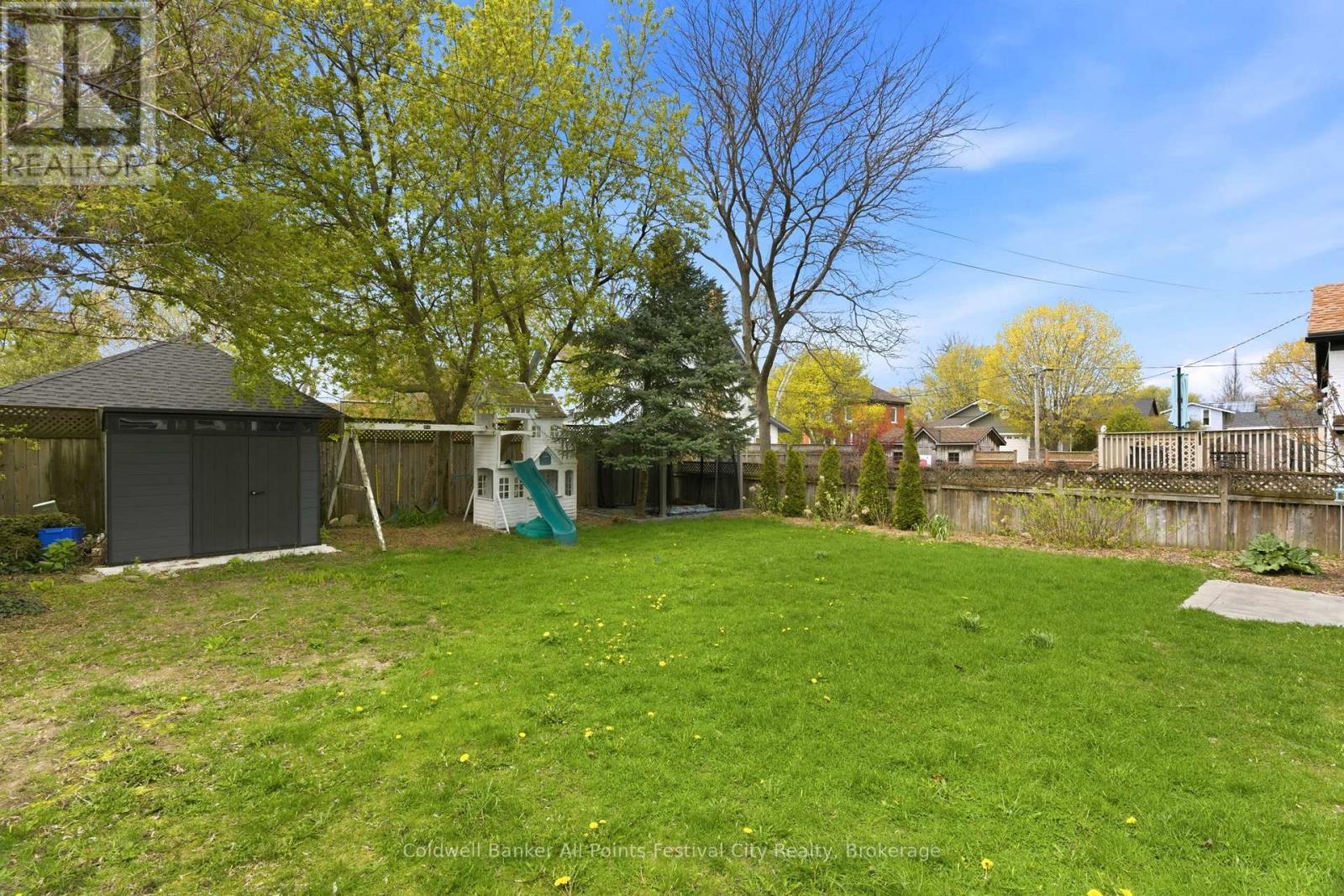 56 Wellington Street S, Goderich (Goderich (Town)), ON - Outdoor With Backyard
