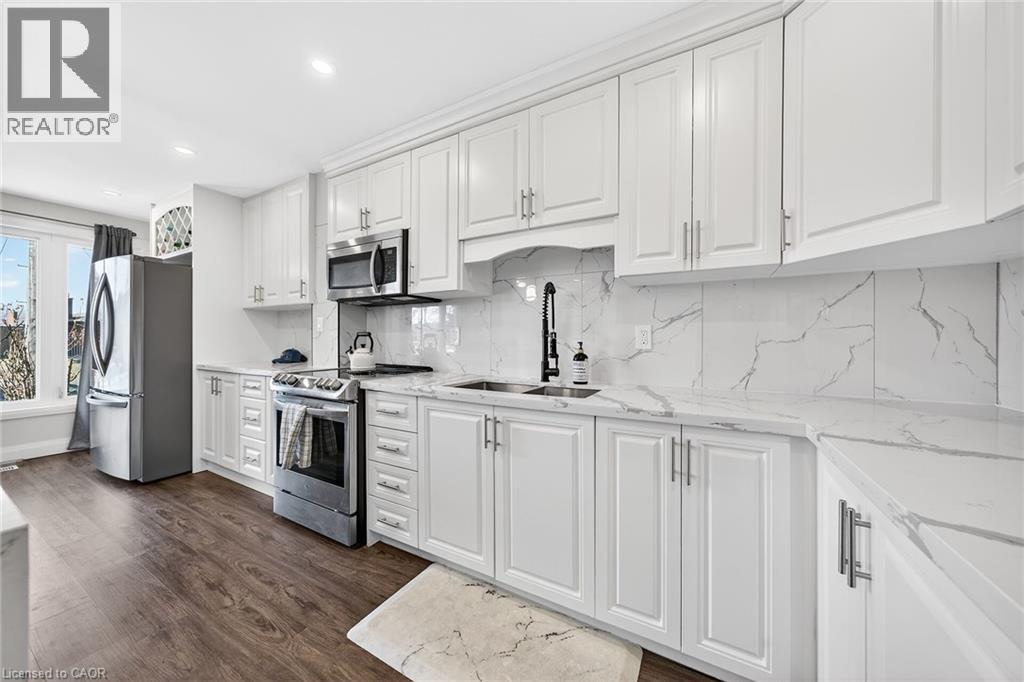33 Glen Vista Drive, Hamilton, ON - Indoor Photo Showing Kitchen