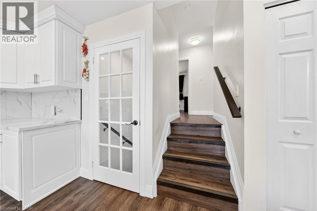 33 Glen Vista Drive, Hamilton, ON - Indoor Photo Showing Other Room