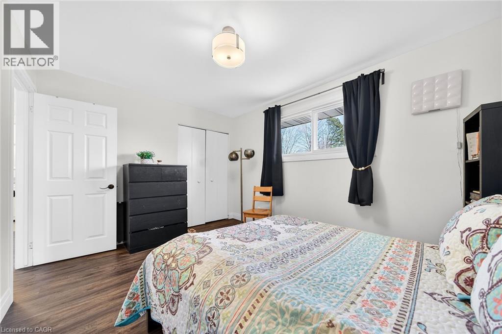 33 Glen Vista Drive, Hamilton, ON - Indoor Photo Showing Bedroom