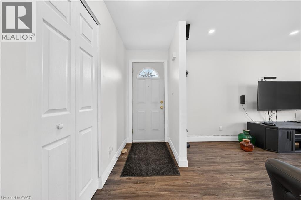 33 Glen Vista Drive, Hamilton, ON - Indoor Photo Showing Other Room