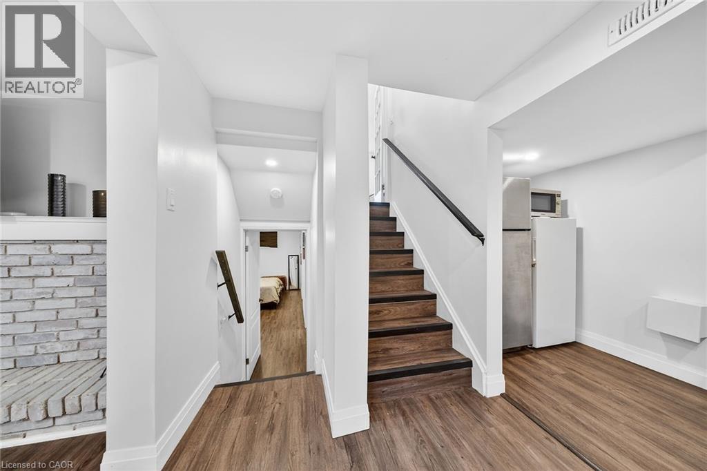 33 Glen Vista Drive, Hamilton, ON - Indoor Photo Showing Other Room