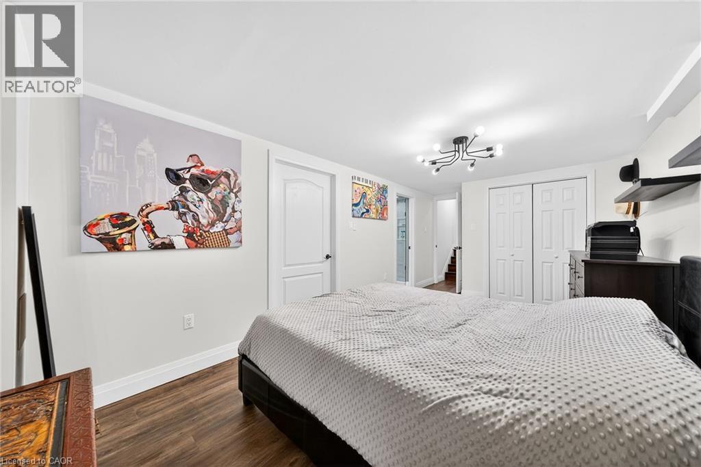 33 Glen Vista Drive, Hamilton, ON - Indoor Photo Showing Bedroom