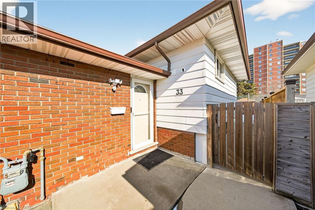 33 Glen Vista Drive, Hamilton, ON - Outdoor With Exterior