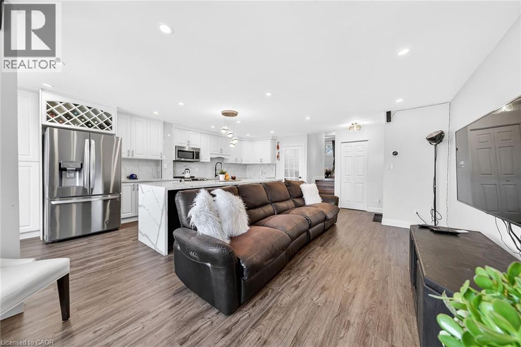 33 Glen Vista Drive, Hamilton, ON - Indoor Photo Showing Other Room