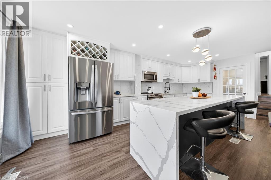 33 Glen Vista Drive, Hamilton, ON - Indoor Photo Showing Kitchen With Upgraded Kitchen