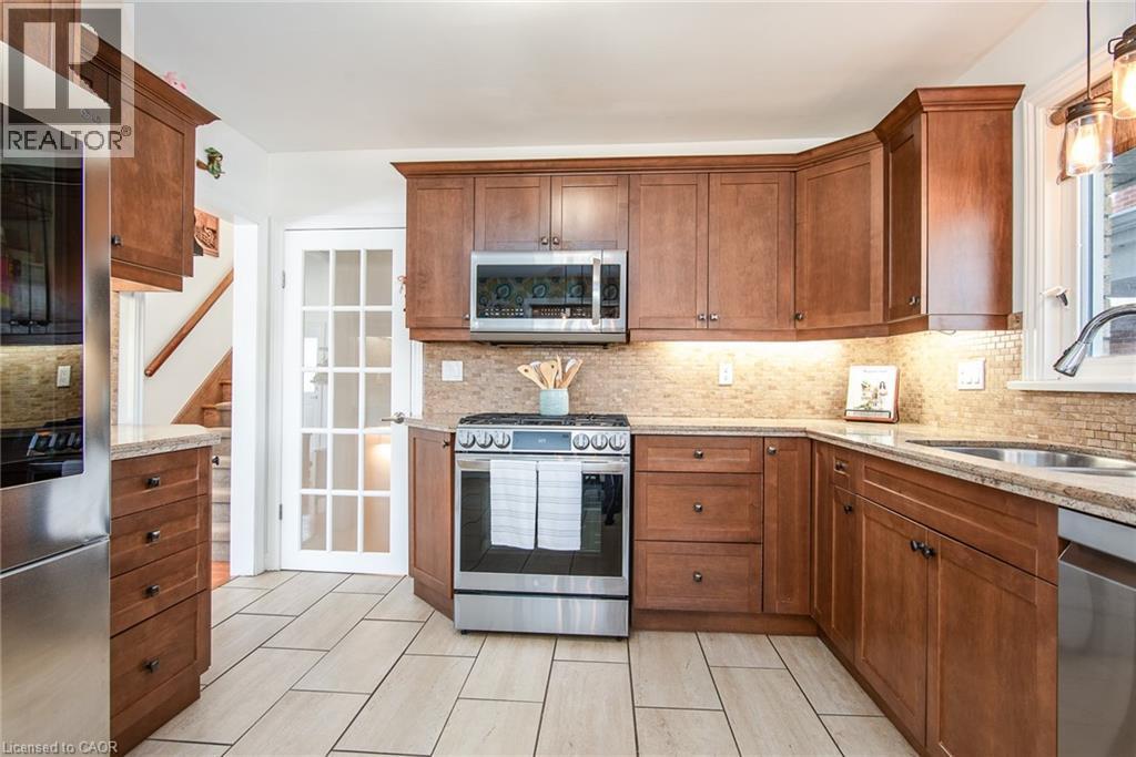 250 Royal Street, Waterloo, ON - Indoor Photo Showing Kitchen