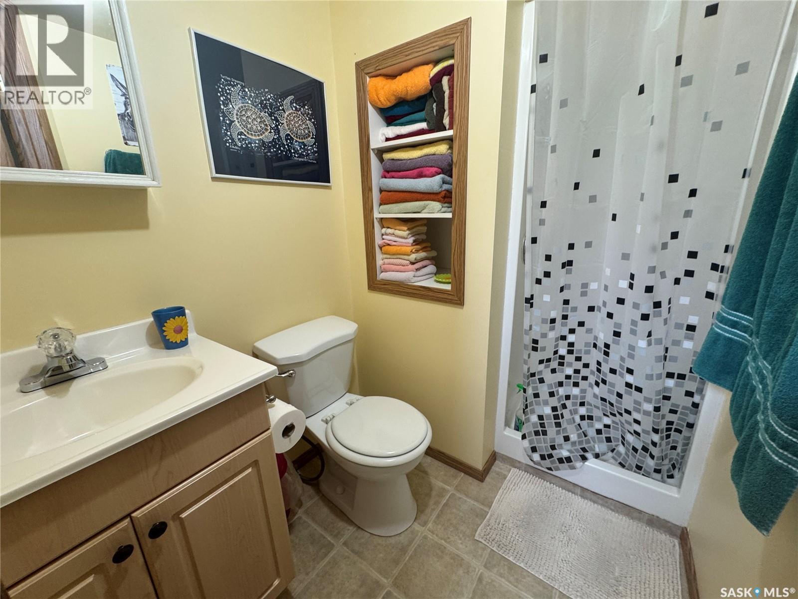 101 Doepker Avenue, Annaheim, SK - Indoor Photo Showing Bathroom