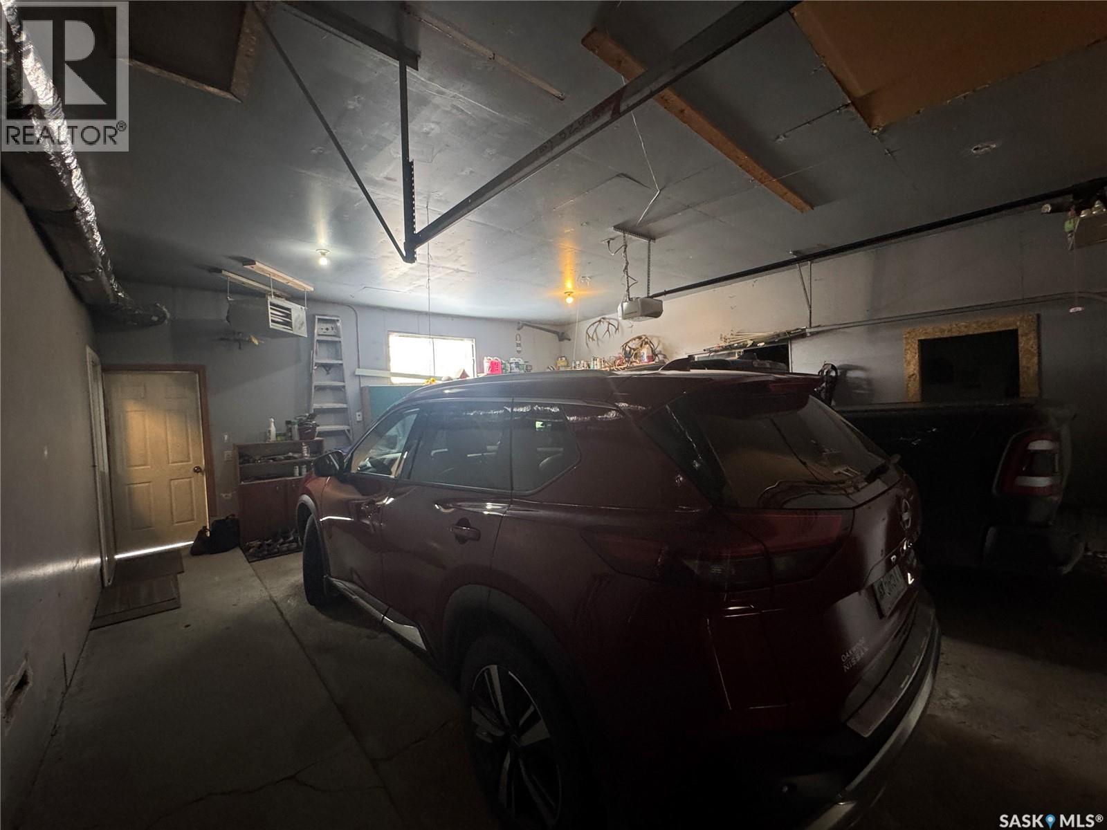 101 Doepker Avenue, Annaheim, SK - Indoor Photo Showing Garage