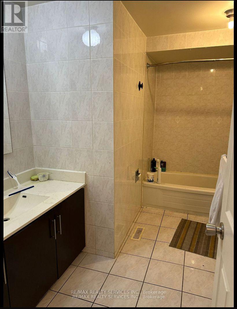 132 Cherrytree Drive, Brampton, ON - Indoor Photo Showing Bathroom