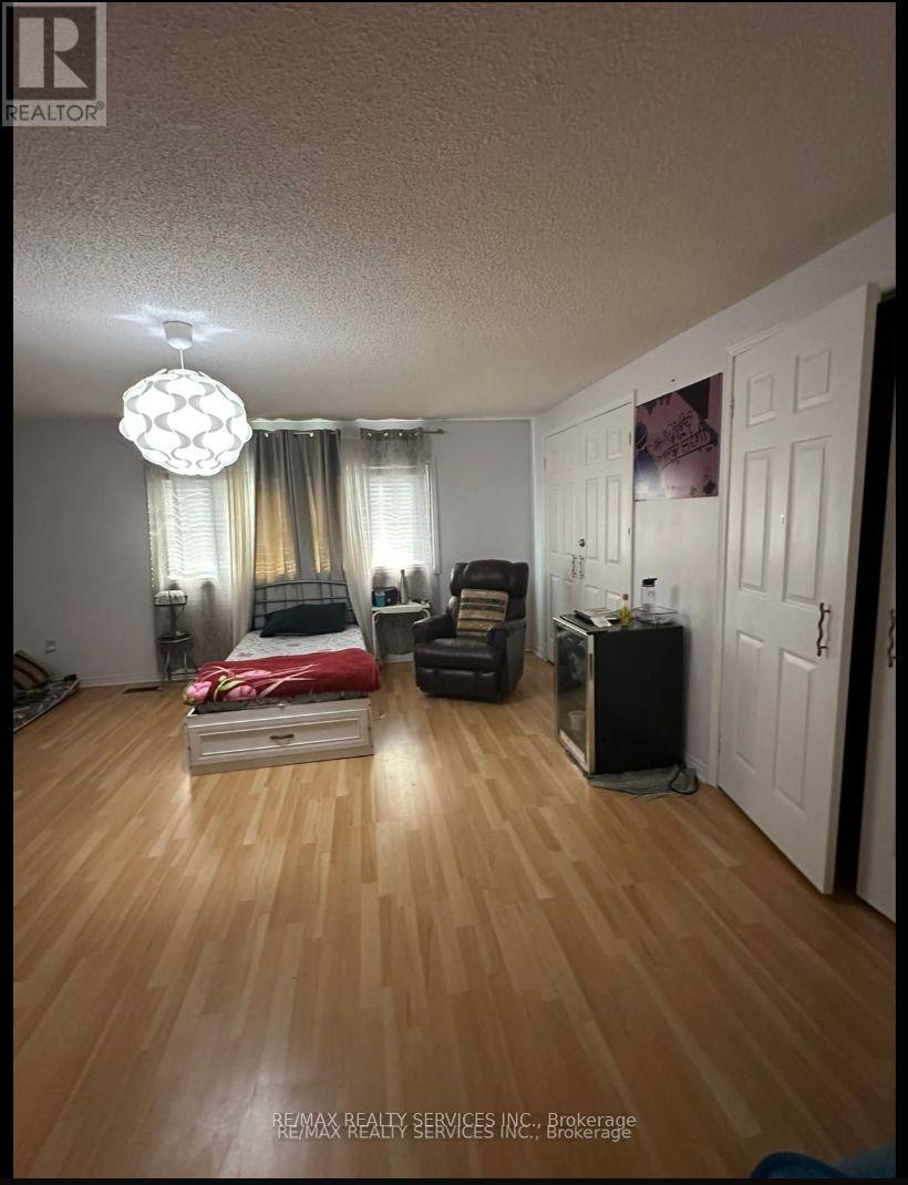 132 Cherrytree Drive, Brampton, ON - Indoor Photo Showing Living Room