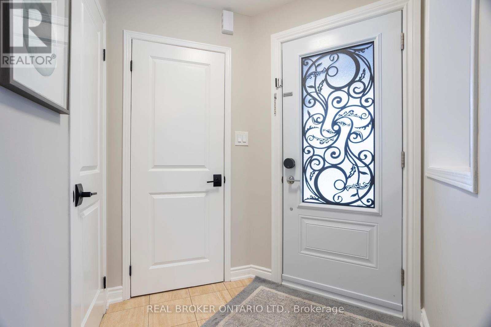 3811 Cedar Hedge Rise, Mississauga, ON - Indoor Photo Showing Other Room