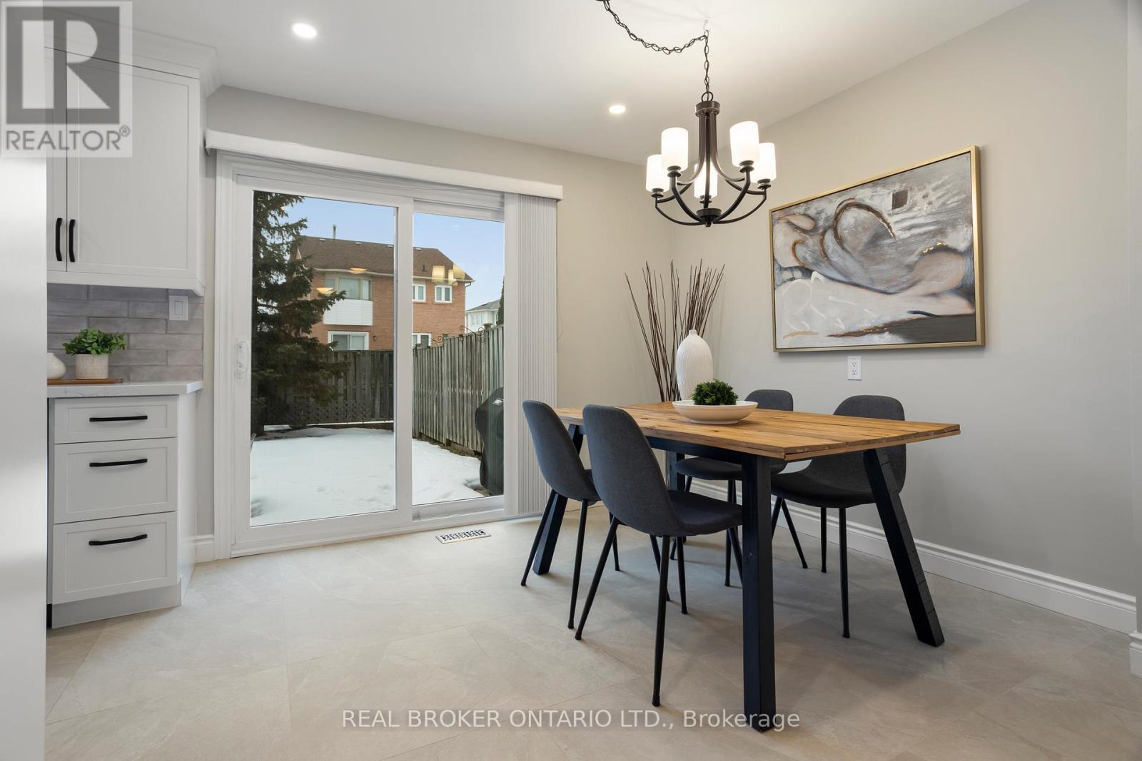 3811 Cedar Hedge Rise, Mississauga, ON - Indoor Photo Showing Dining Room