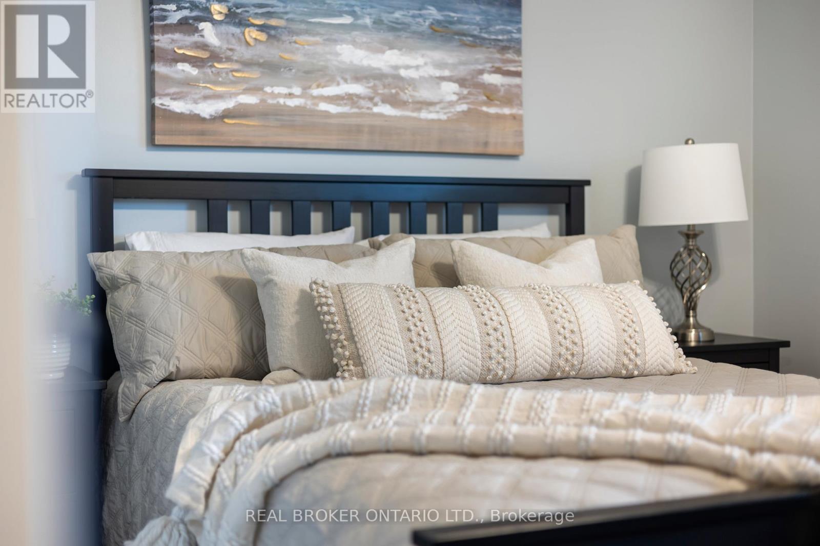 3811 Cedar Hedge Rise, Mississauga, ON - Indoor Photo Showing Bedroom