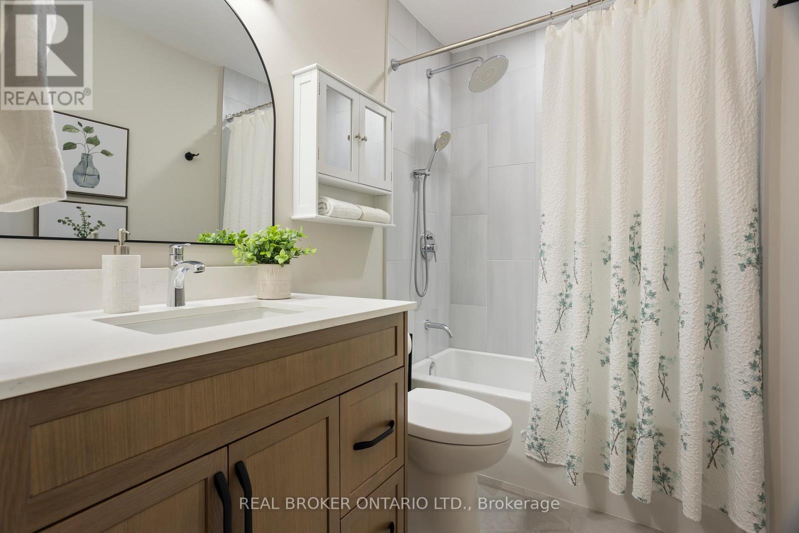 3811 Cedar Hedge Rise, Mississauga, ON - Indoor Photo Showing Bathroom