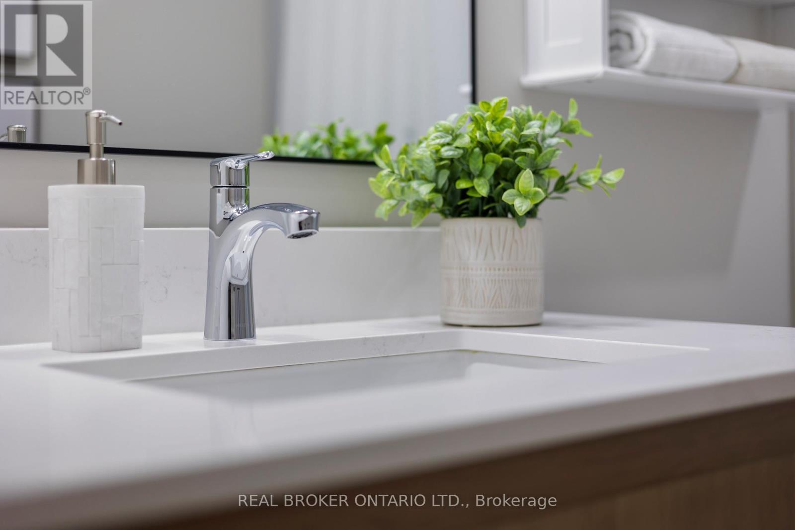 3811 Cedar Hedge Rise, Mississauga, ON - Photo Showing Bathroom