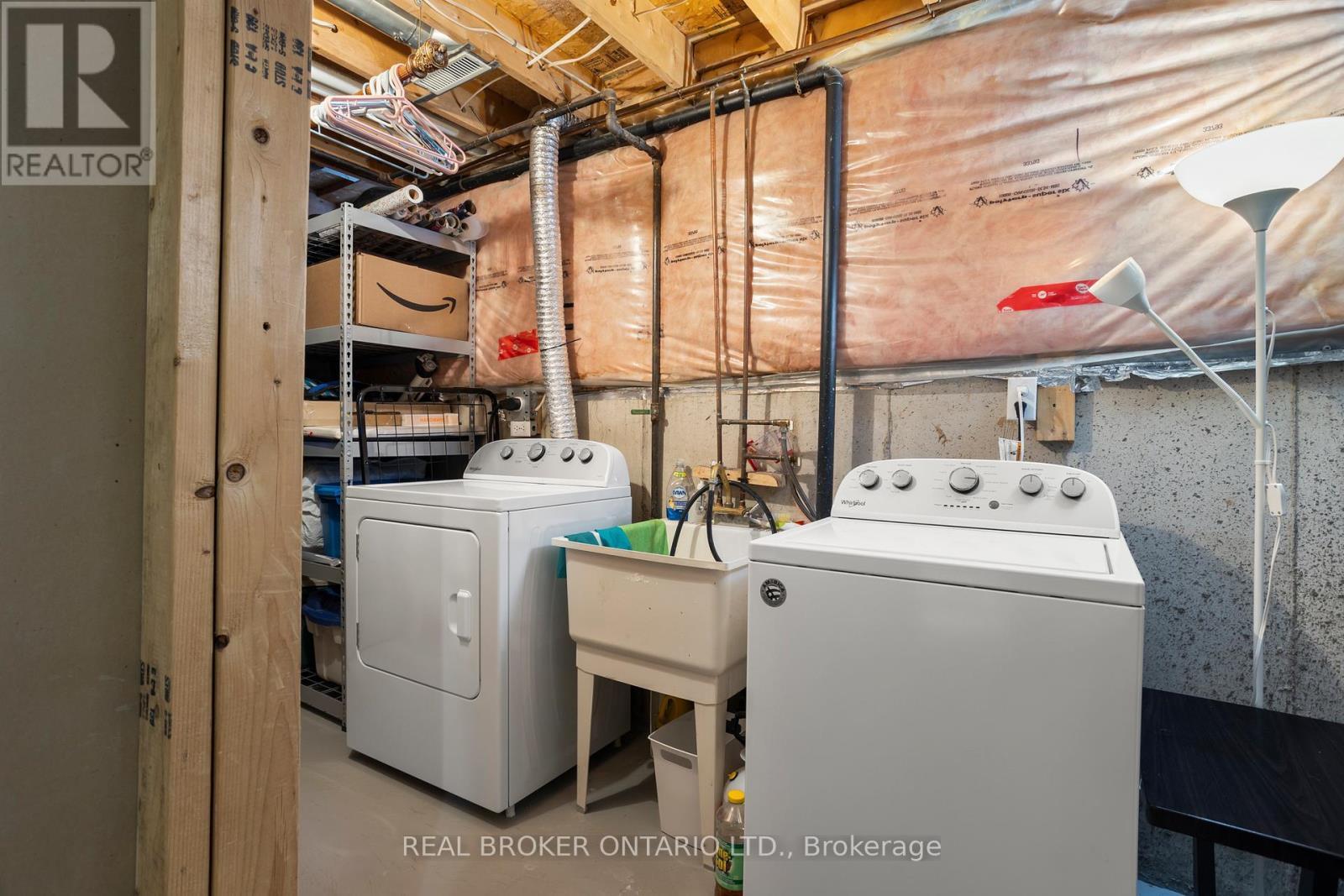 3811 Cedar Hedge Rise, Mississauga, ON - Indoor Photo Showing Laundry Room