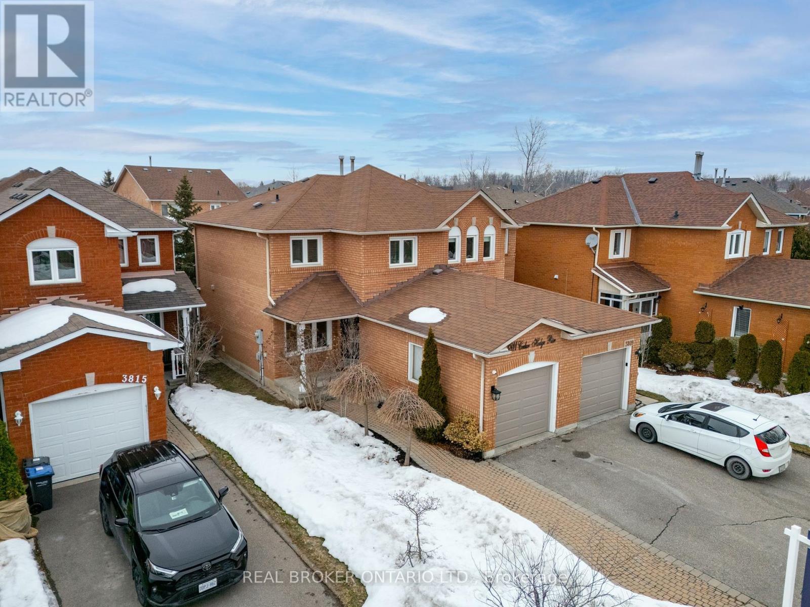 3811 Cedar Hedge Rise, Mississauga, ON - Outdoor