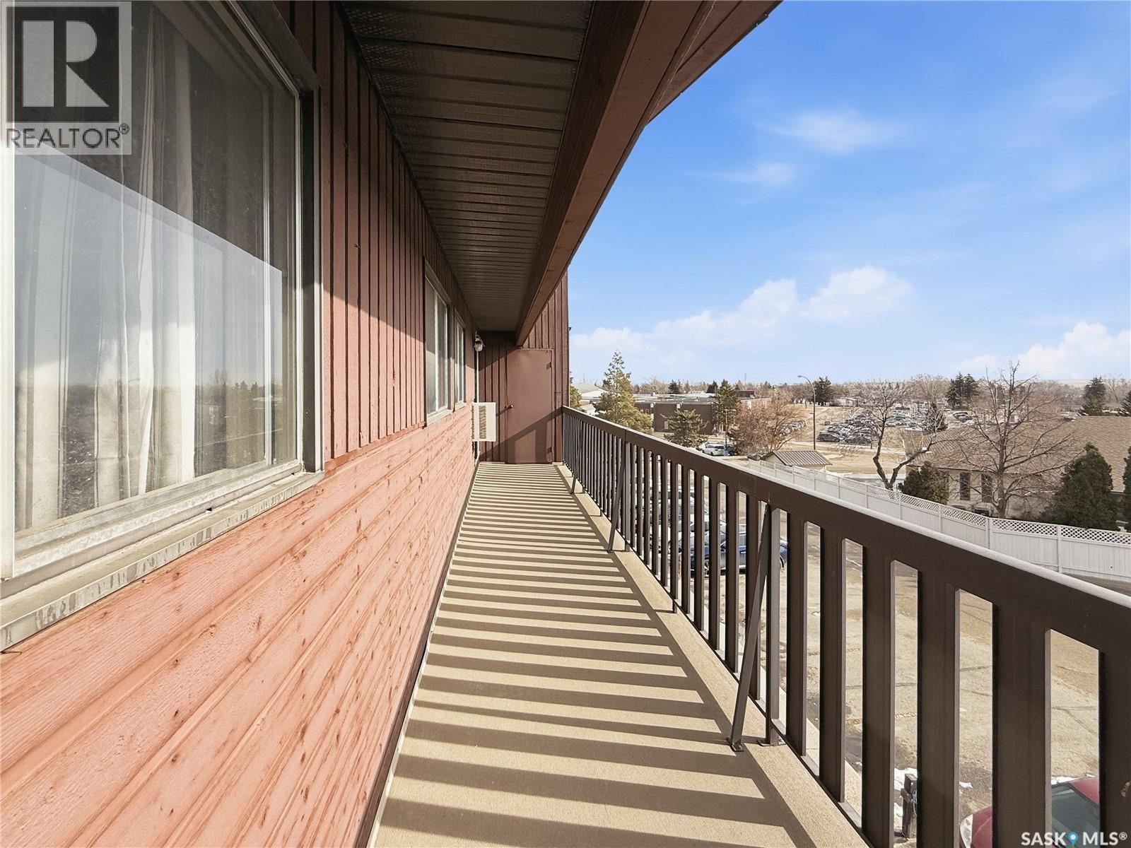 301 1110 9Th Avenue Ne, Swift Current, SK - Outdoor With Exterior