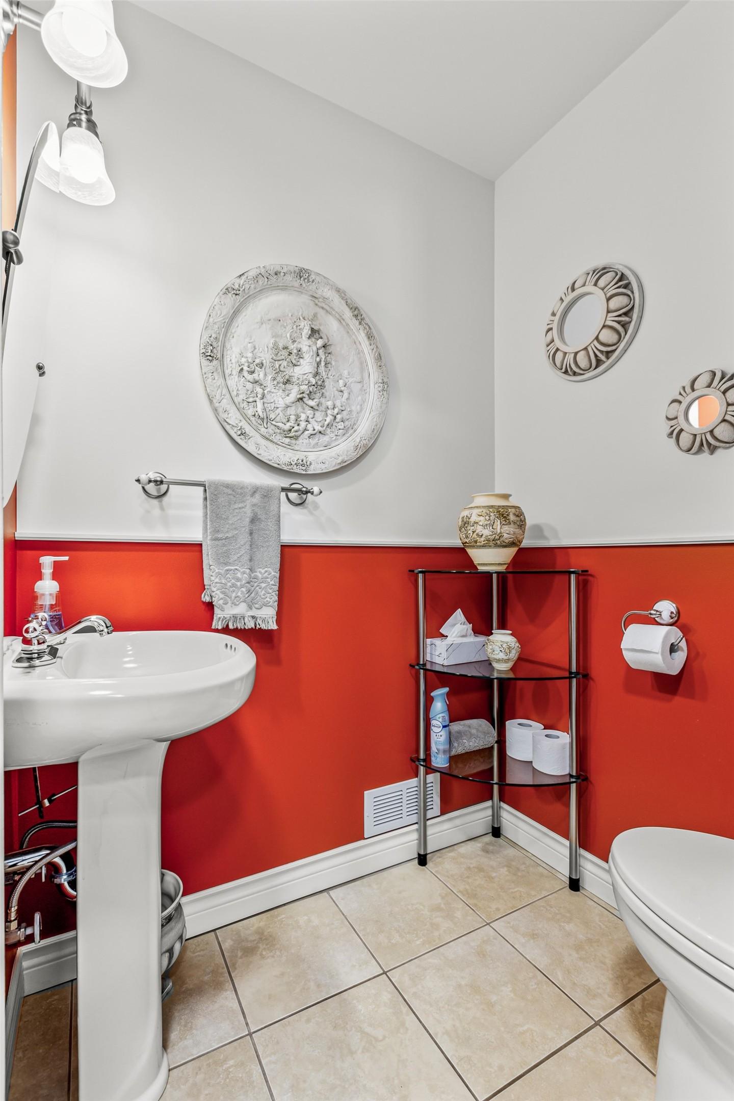 C-515 20Th Avenue, Creston, BC - Indoor Photo Showing Bathroom