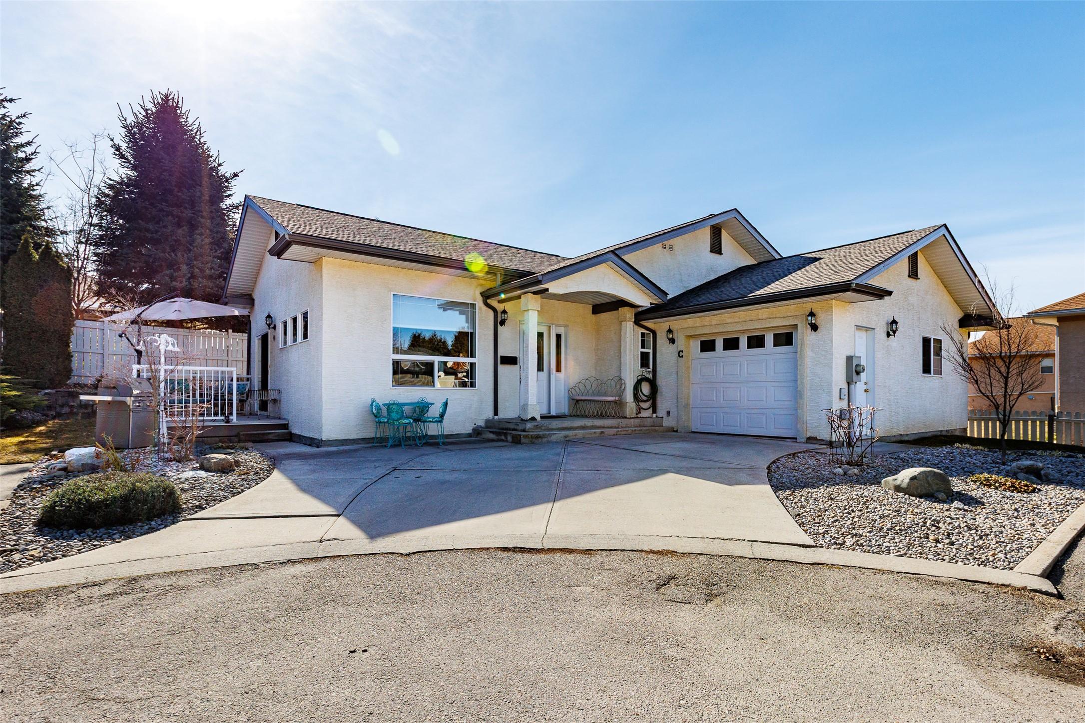 C-515 20Th Avenue, Creston, BC - Outdoor With Facade