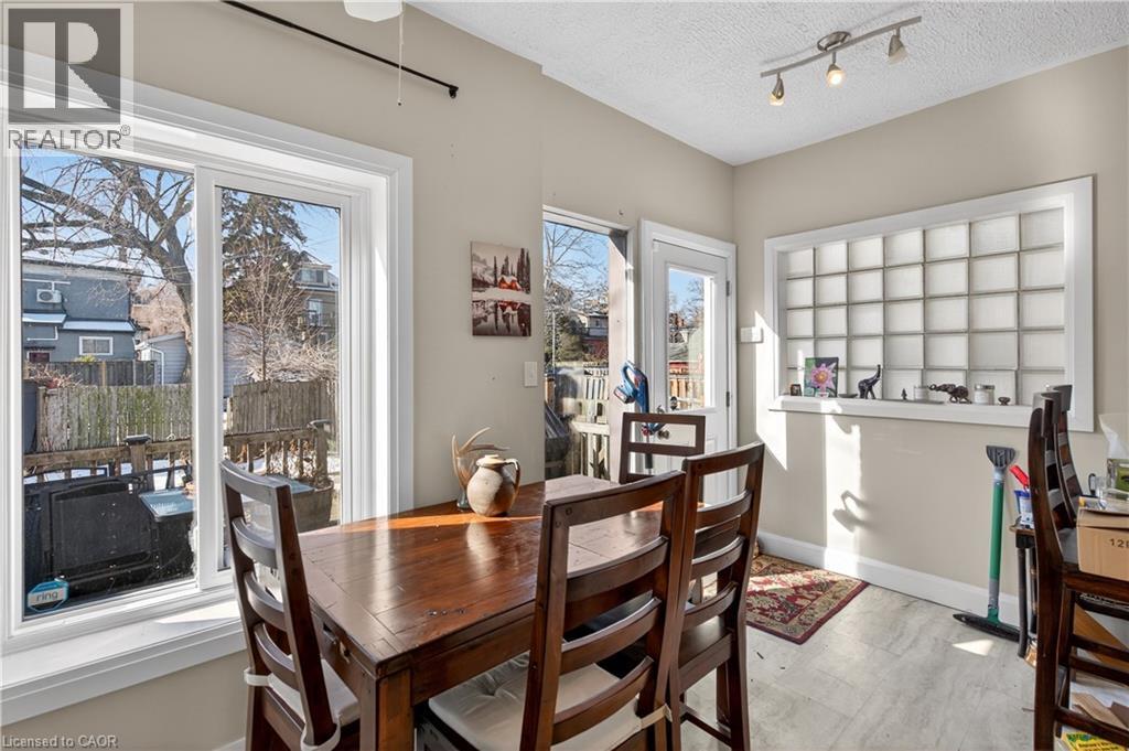 147 Homewood Avenue, Hamilton, ON - Indoor Photo Showing Dining Room