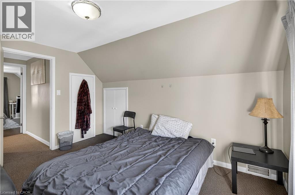 147 Homewood Avenue, Hamilton, ON - Indoor Photo Showing Bedroom