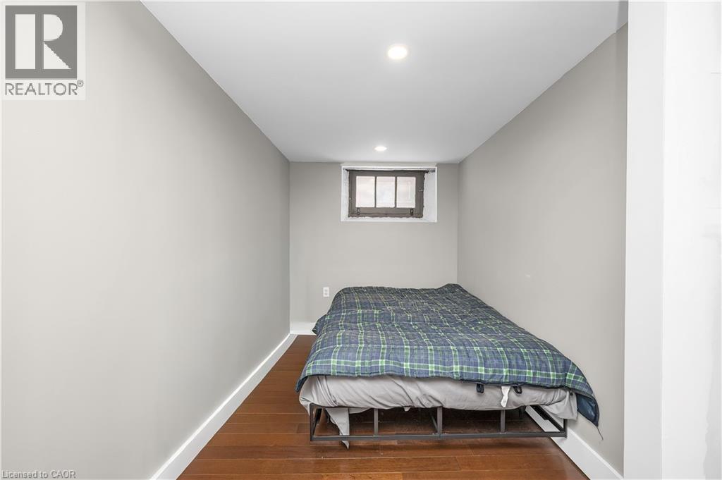 77 Proctor Boulevard, Hamilton, ON - Indoor Photo Showing Bedroom