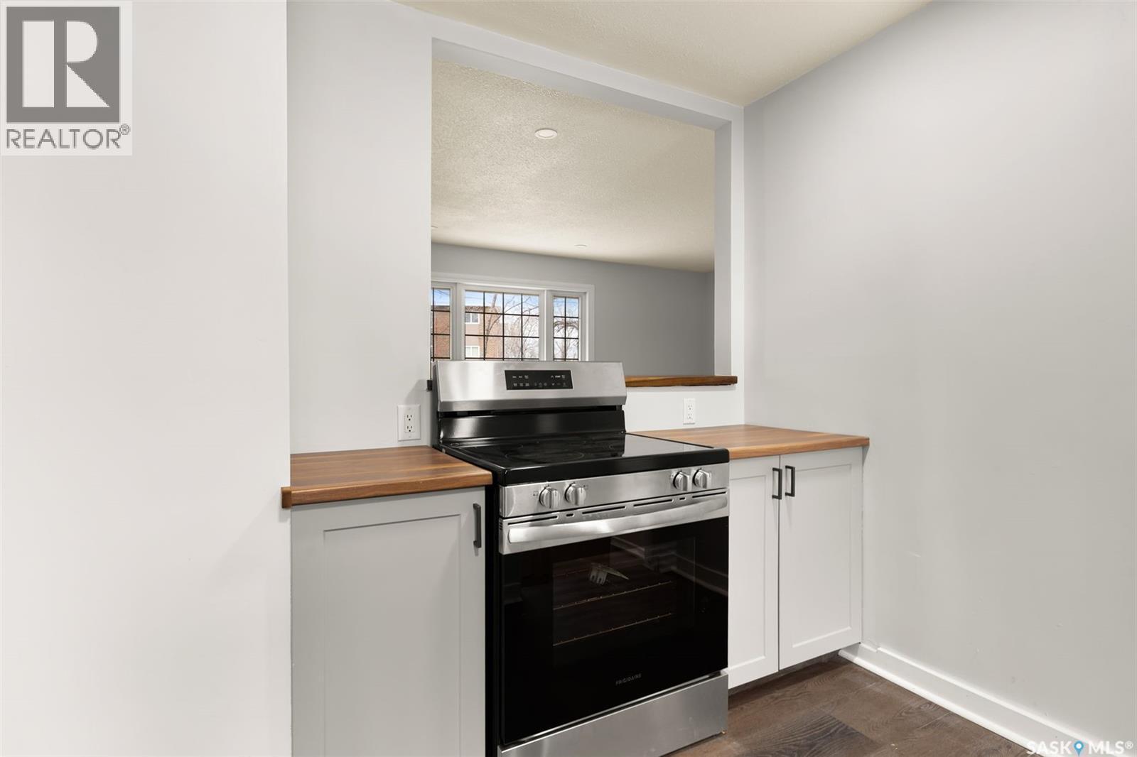 3742 Argyle Road, Regina, SK - Indoor