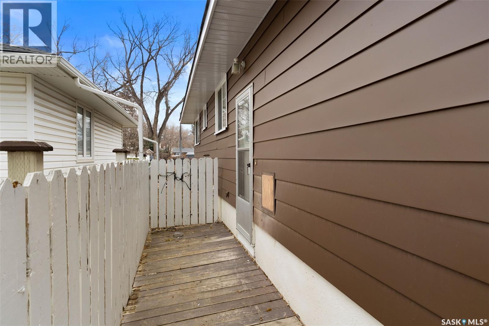 3742 Argyle Road, Regina, SK - Outdoor With Exterior