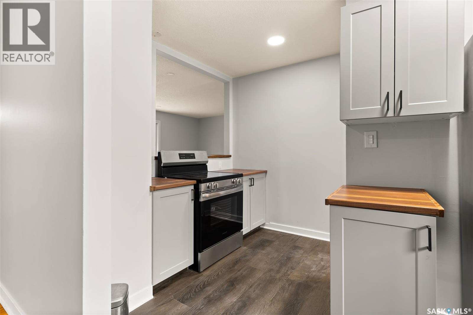 3742 Argyle Road, Regina, SK - Indoor