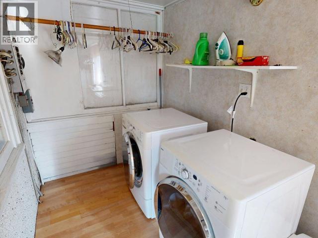 4291 Joyce Ave, Powell River, BC - Indoor Photo Showing Laundry Room