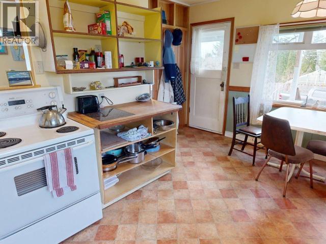 4291 Joyce Ave, Powell River, BC - Indoor Photo Showing Kitchen