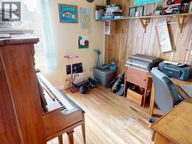 4291 Joyce Ave, Powell River, BC - Indoor