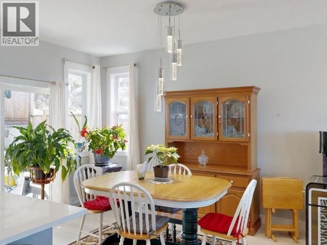 4374 Quebec Ave, Powell River, BC - Indoor Photo Showing Dining Room