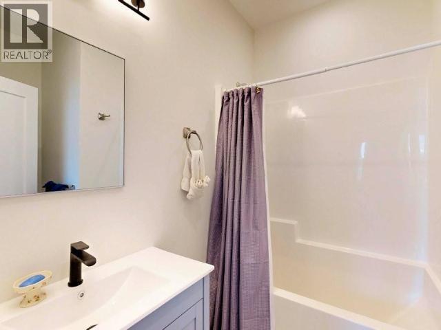 4374 Quebec Ave, Powell River, BC - Indoor Photo Showing Bathroom