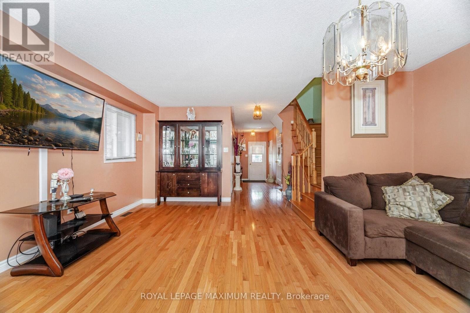 85 Ronan Crescent, Vaughan, ON - Indoor Photo Showing Living Room