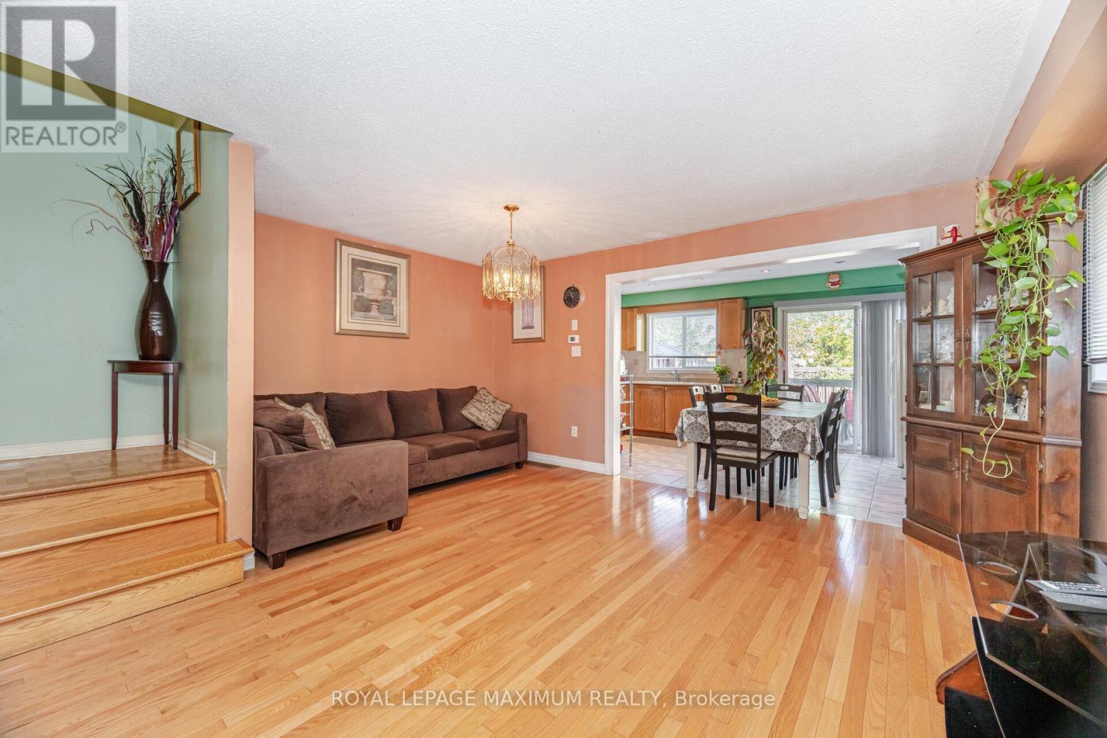 85 Ronan Crescent, Vaughan, ON - Indoor Photo Showing Living Room